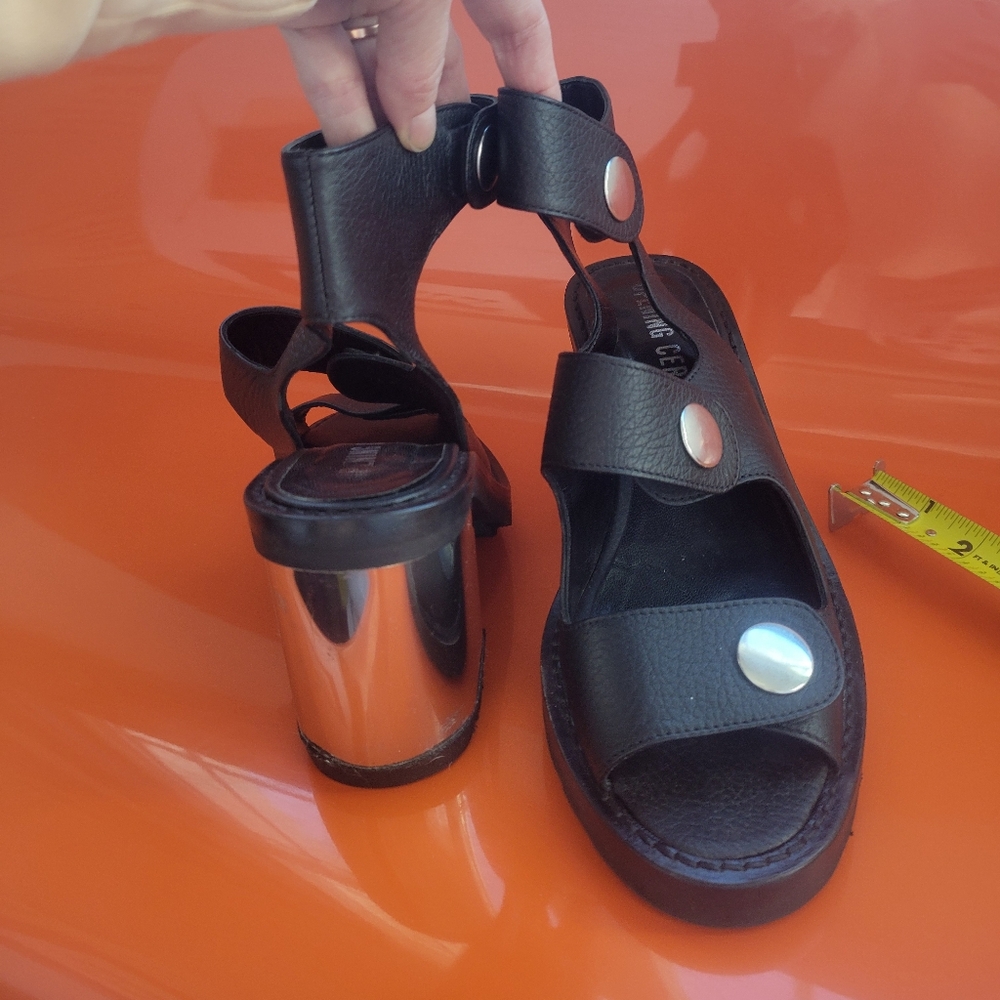 OPENING CEREMONY ISA LEATHER HEELS SIZE 37